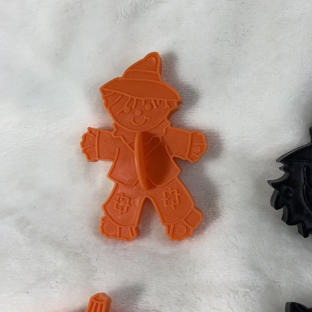6 Vintage Wilton Halloween Cookie Cutters Cat Pumpkin Witch Skeleton House Grave